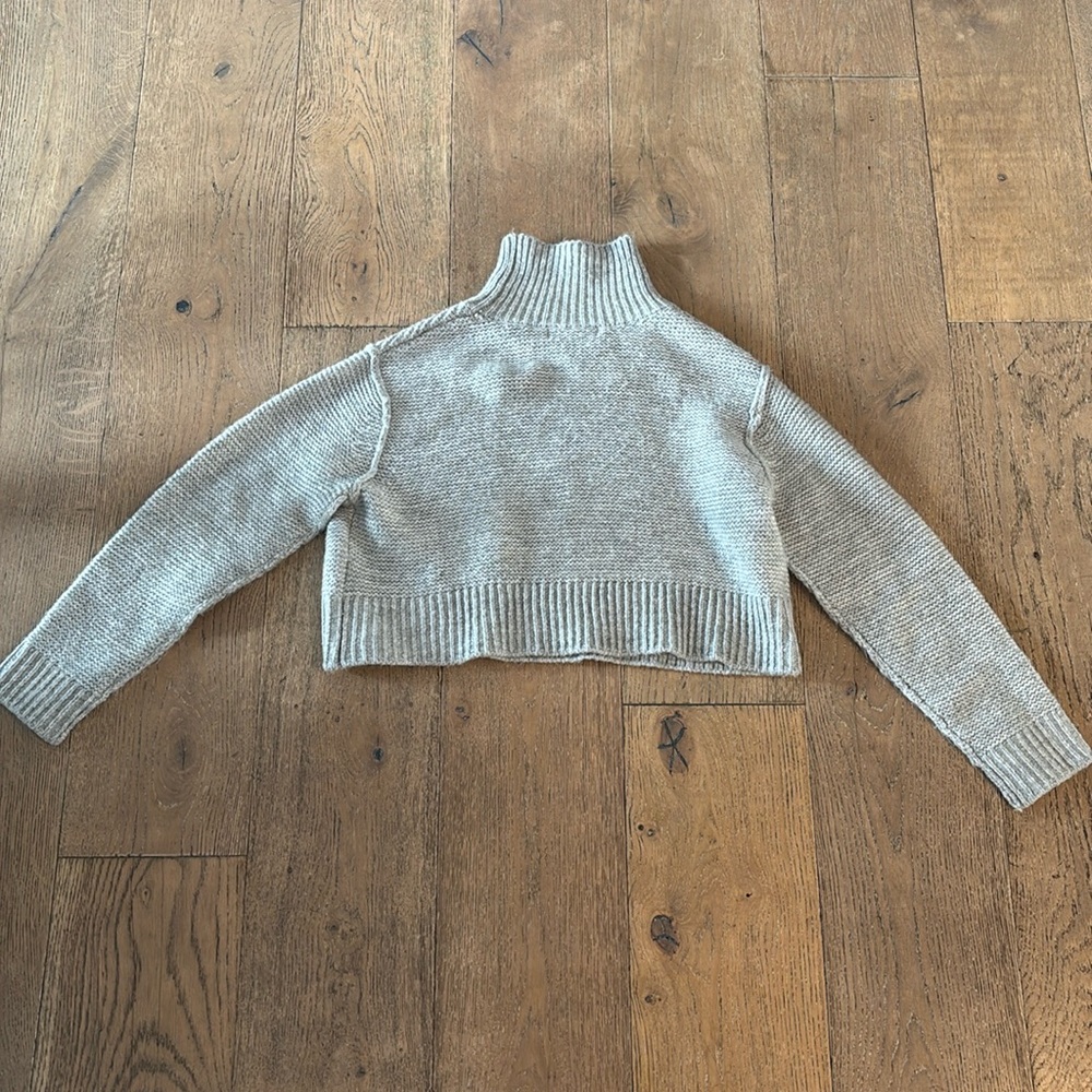 Elodie size small grey turtle neck sweater